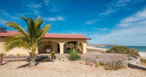 Casa Sage~Beautiful Oceanfront Home on a Long Sandy Beach in Punta Chivato