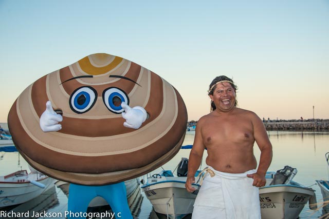 Senor-chocolate-clam-from-Eco-Alianza-and-Aaron-the-master-clam-diver-and-preparer-of-traditional-Almejas-Tatamades.jpg